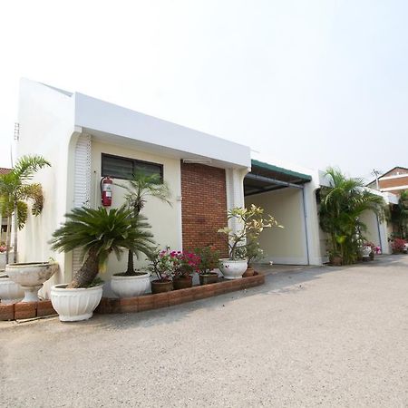 Bualuang Hotel Ang Thong Exteriör bild