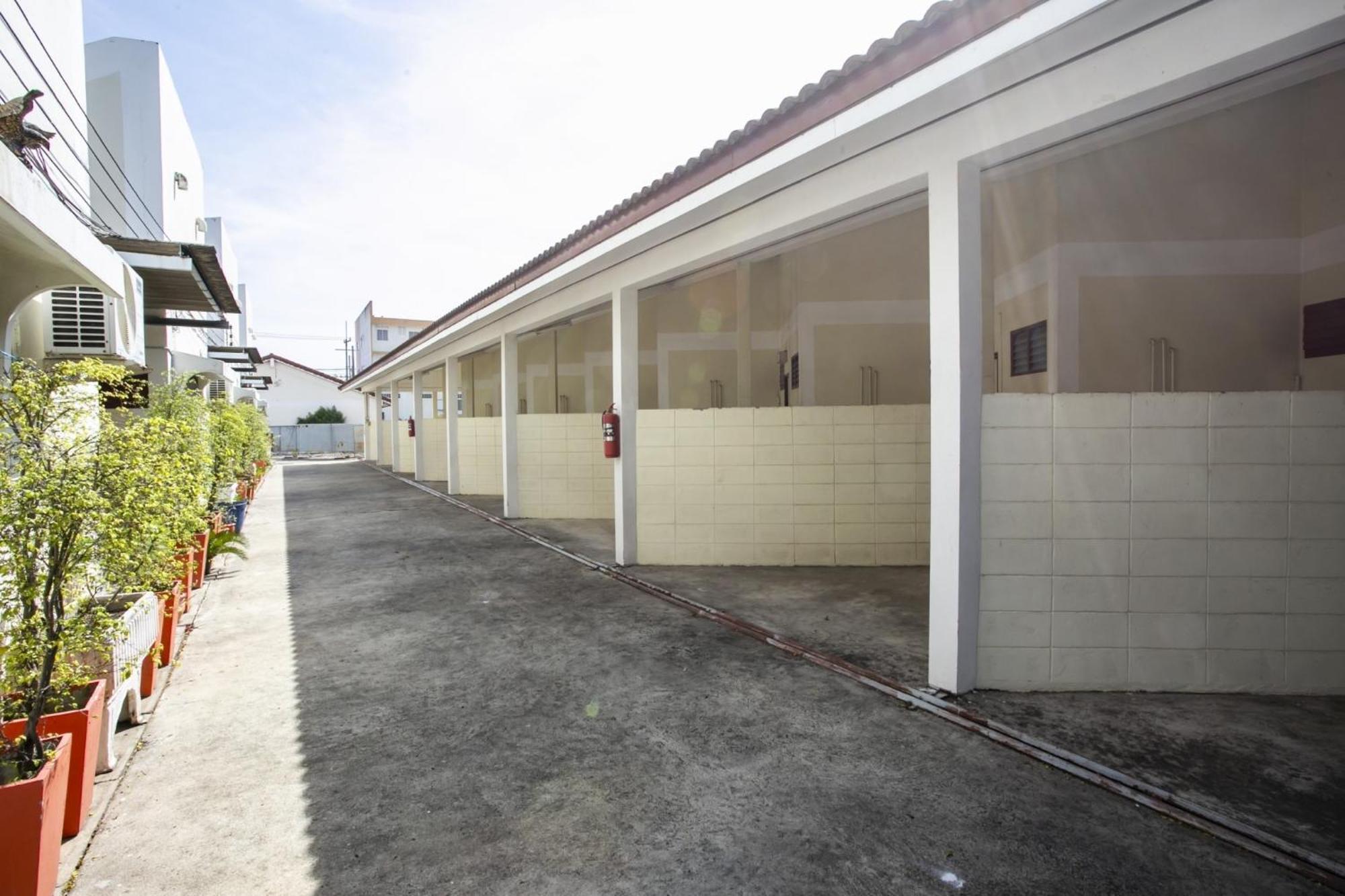 Bualuang Hotel Ang Thong Exteriör bild