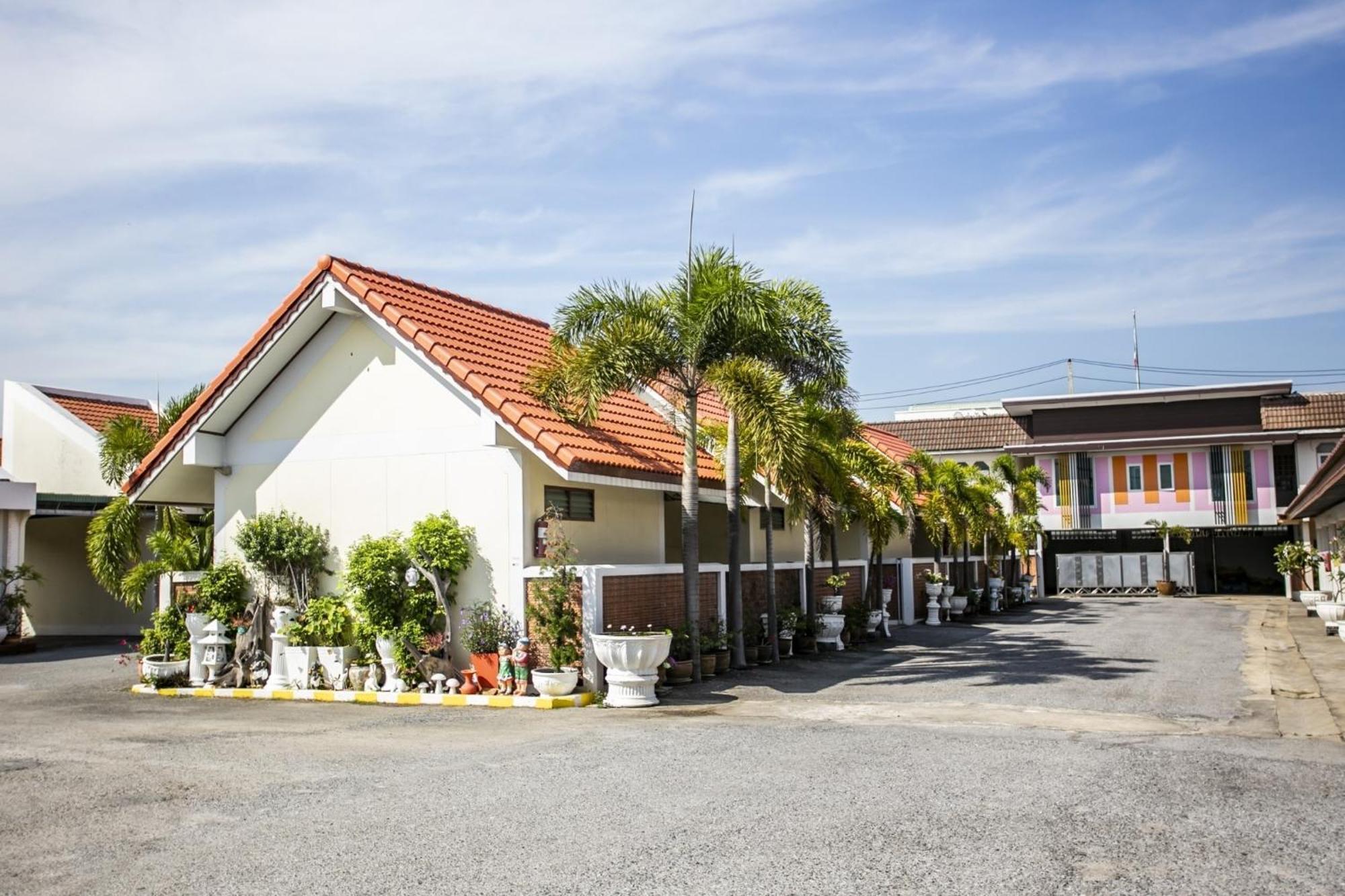 Bualuang Hotel Ang Thong Exteriör bild