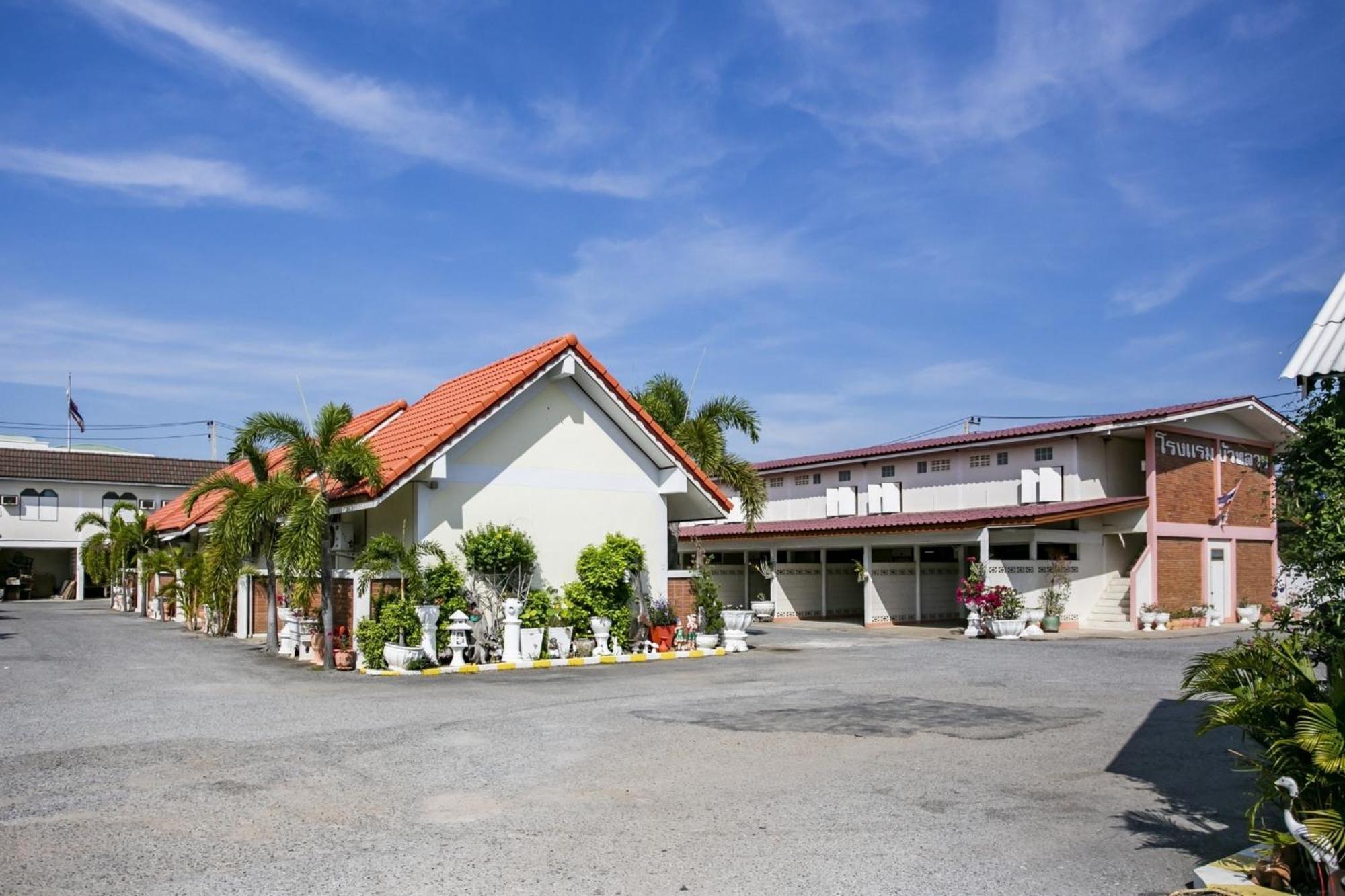 Bualuang Hotel Ang Thong Exteriör bild
