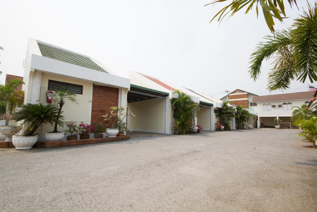 Bualuang Hotel Ang Thong Exteriör bild