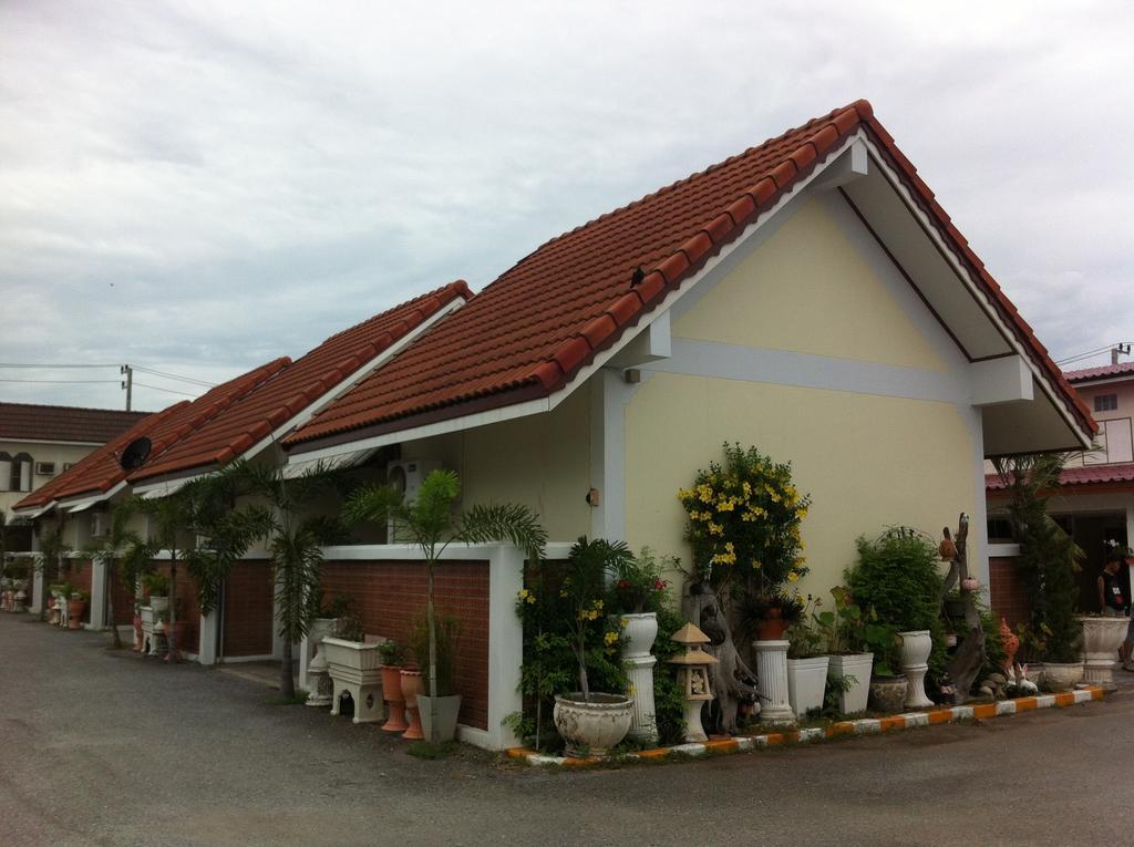 Bualuang Hotel Ang Thong Exteriör bild