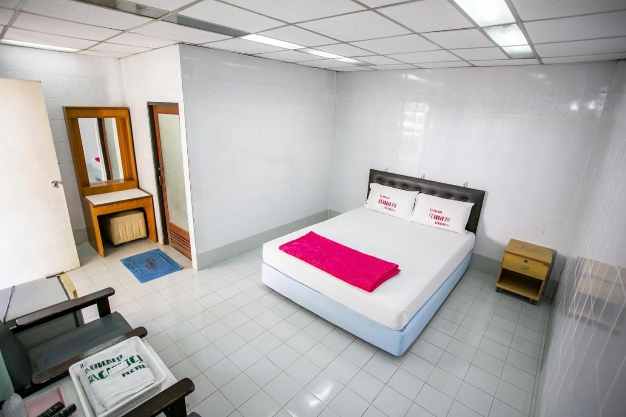Bualuang Hotel Ang Thong Exteriör bild
